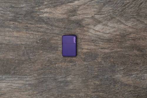 138 ZIPPO ЗажигалкаLogo Classic с покрытием Purple Matte фото 4
